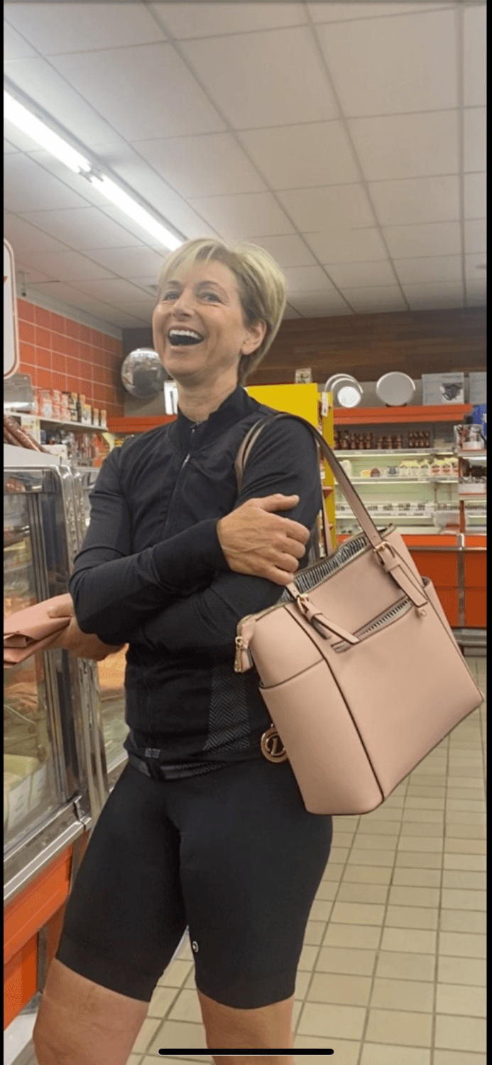 MILF Short hair candid