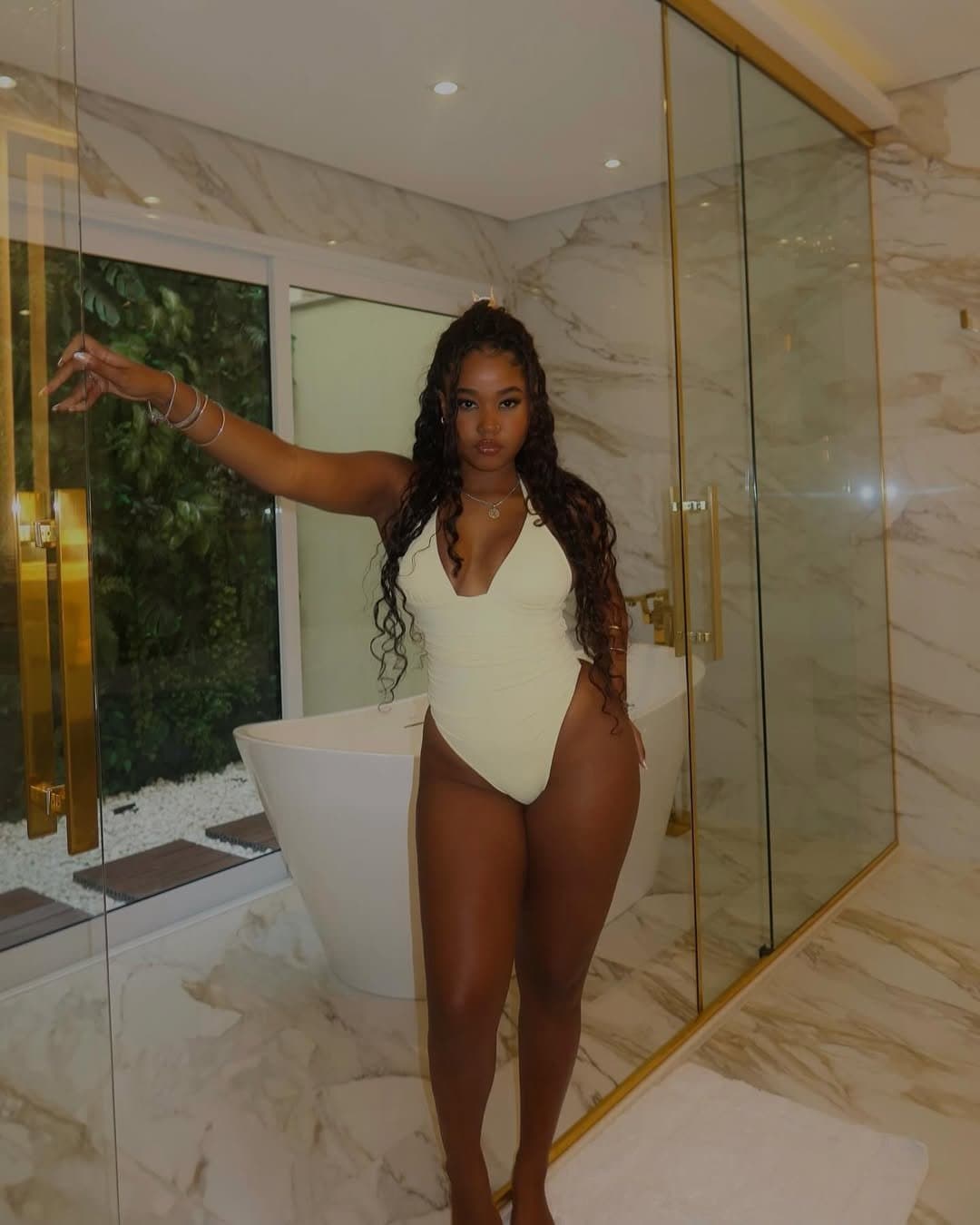 Click to view full size Giovanna Máximo