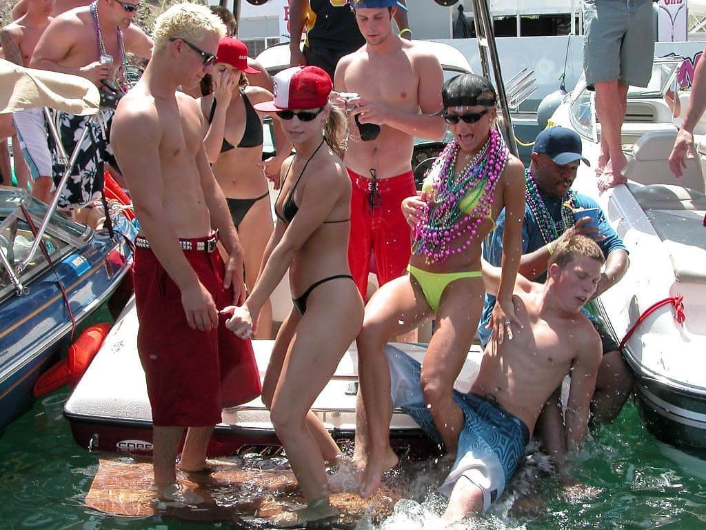Click to view full size Unknown Hottie, Lake Havasu Memorial Day Weekend 2003 Pt. 2