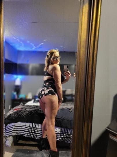 *MUST WATCH* Fat pussy meaty lips cougar old mature mom PUSHING CUM OUT HER PUSSY