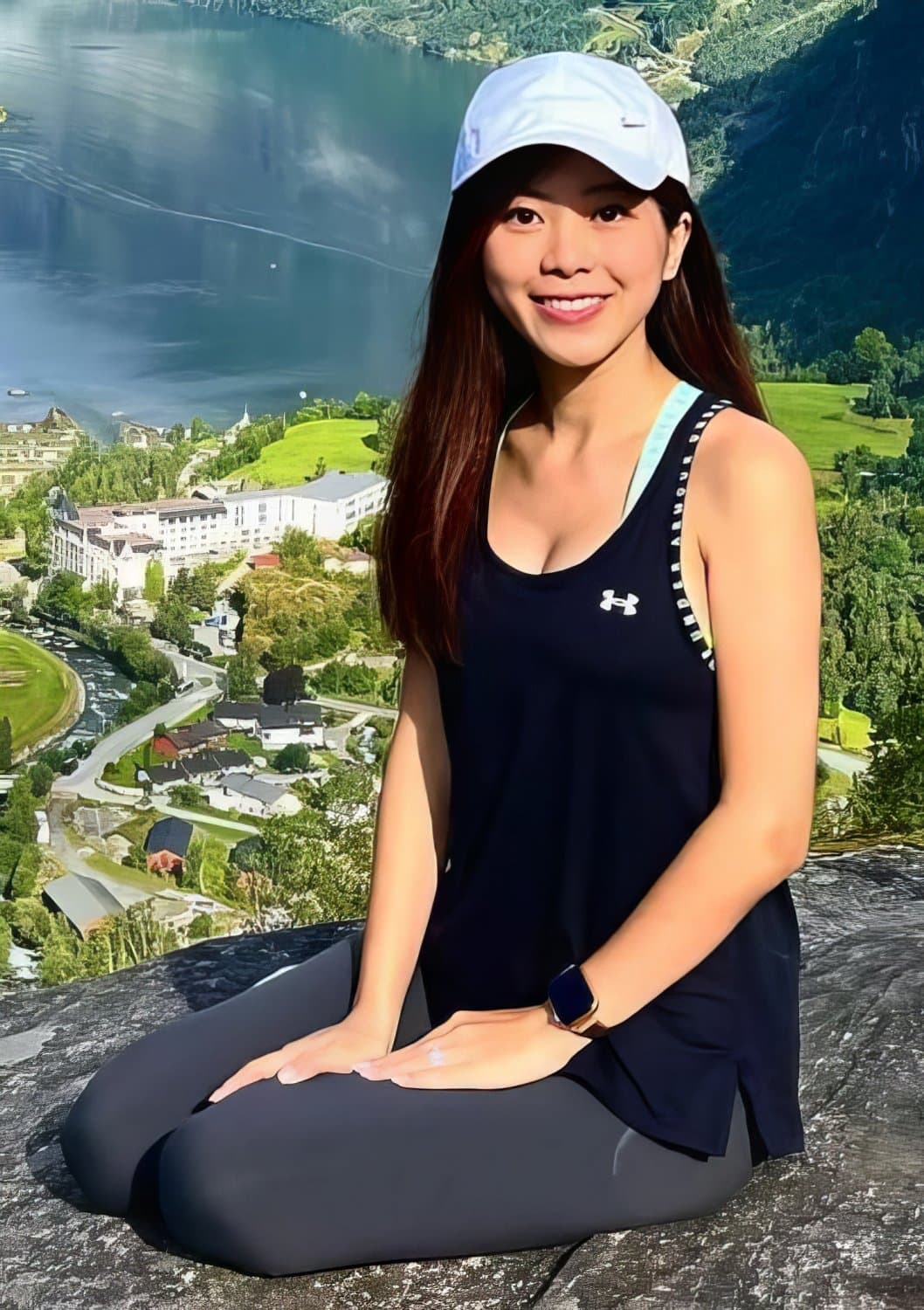 Cute Hongkong slut giving blowjob in hotel