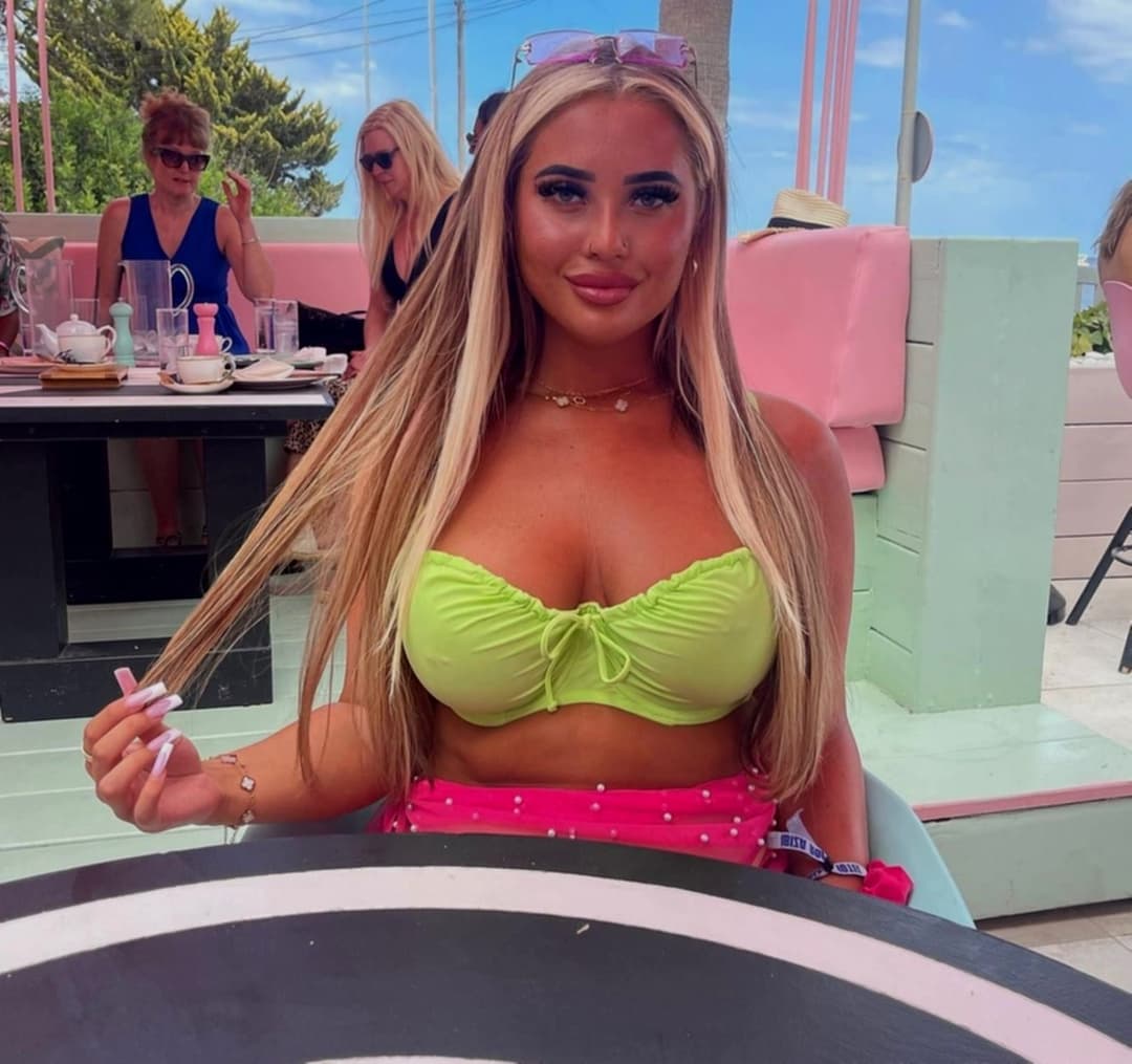 Put this fuckdoll on your Xmas list