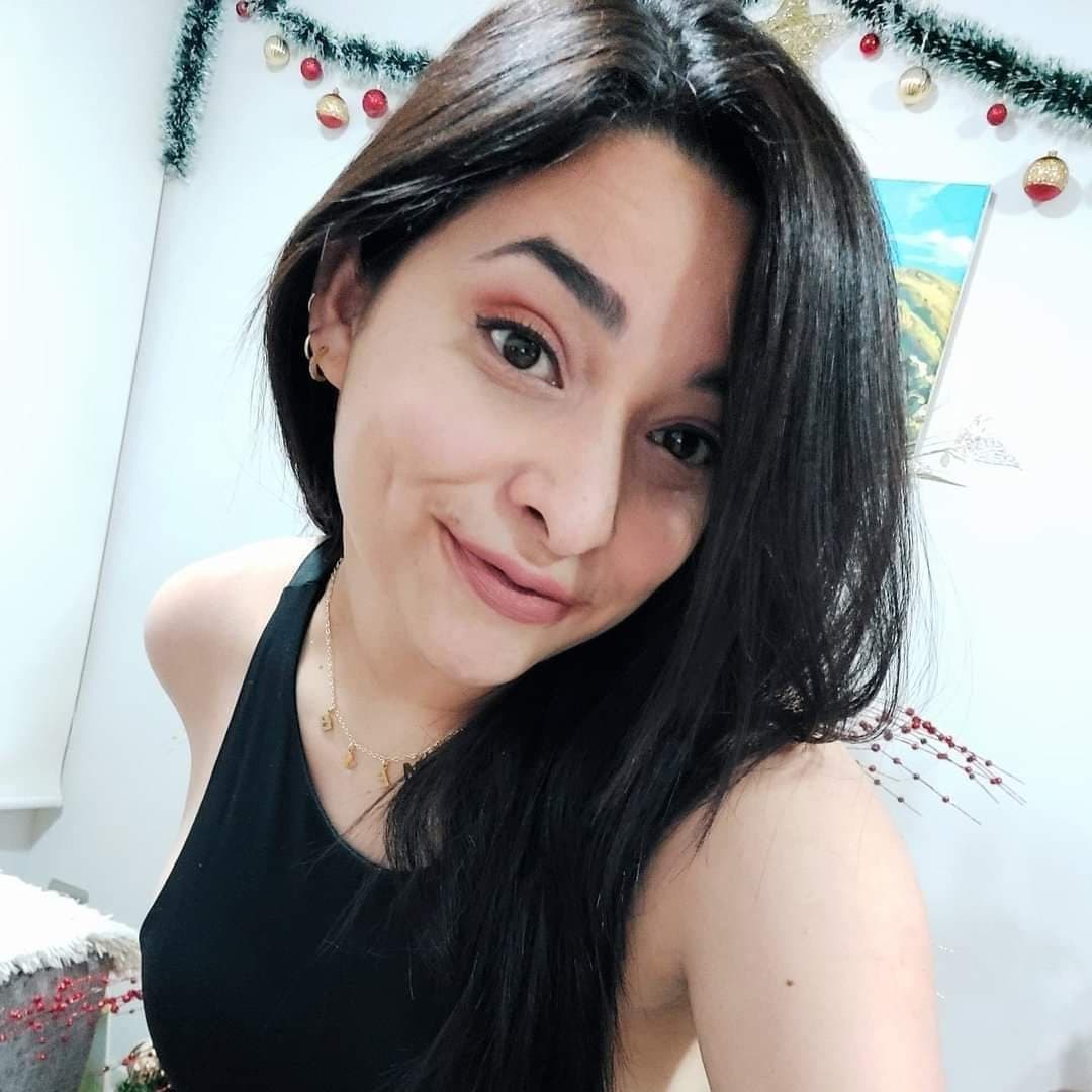 La perra de Marises merece una cogida de garganta hasta venirse dentro por puta???