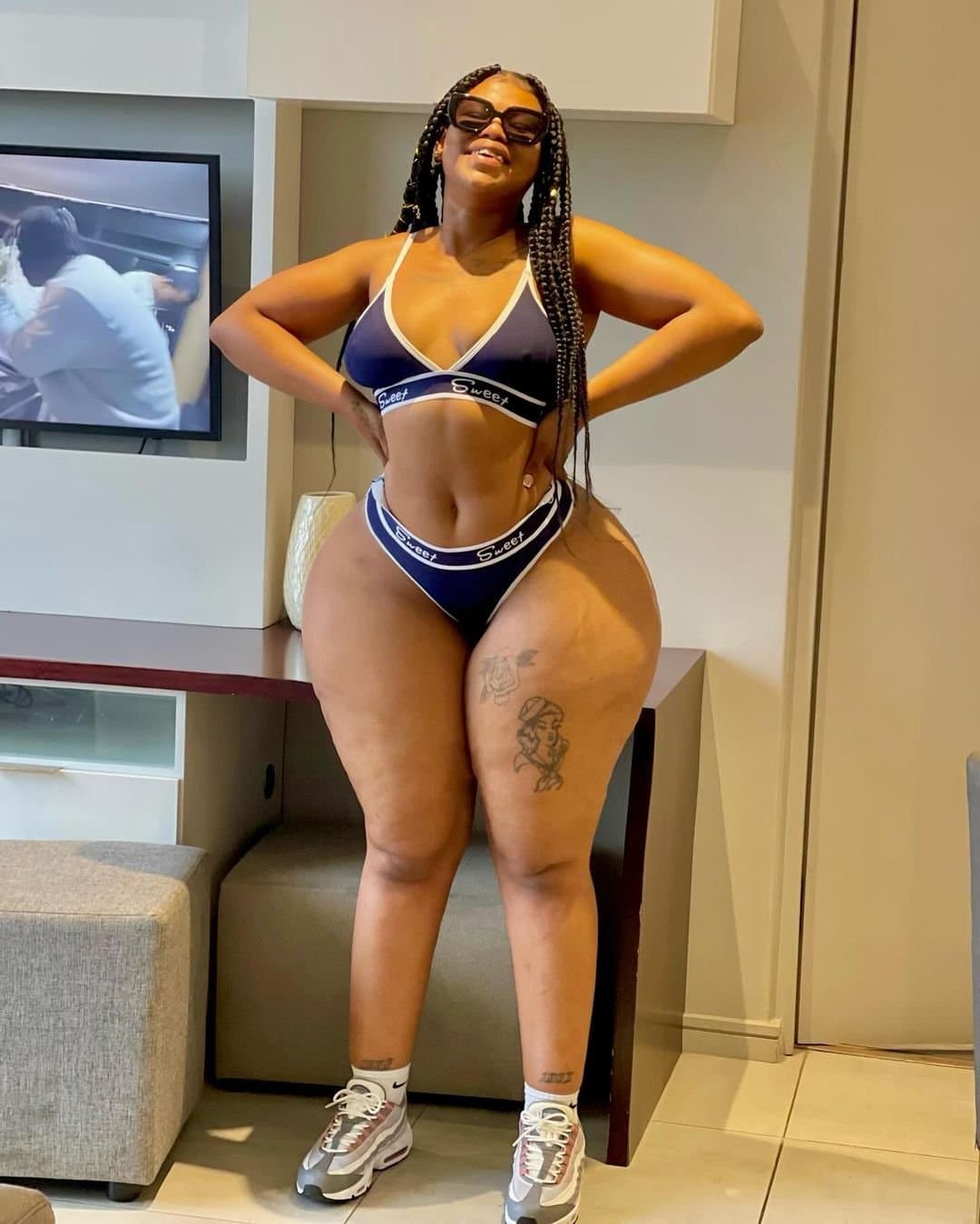 @Ms_Egbfun hourglass pear-shaped South African ass