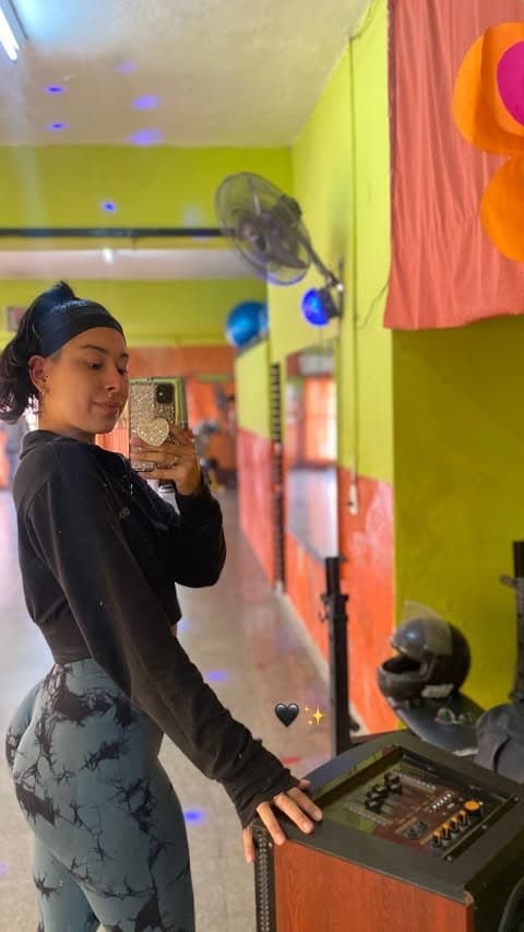 sofiicarsiimo. 2. terrible culazo la negra.. vgg