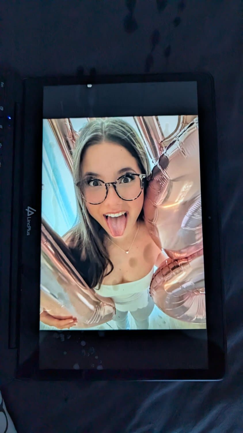 Herzlichen Glückwünsch lilou, du bist jetzt Offiziell ein Stück Fickfleisch