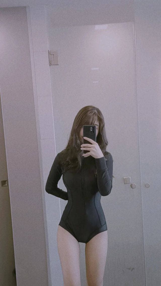 Sexy Big boobs Thai college babe shows her hot and busty body on Instagram