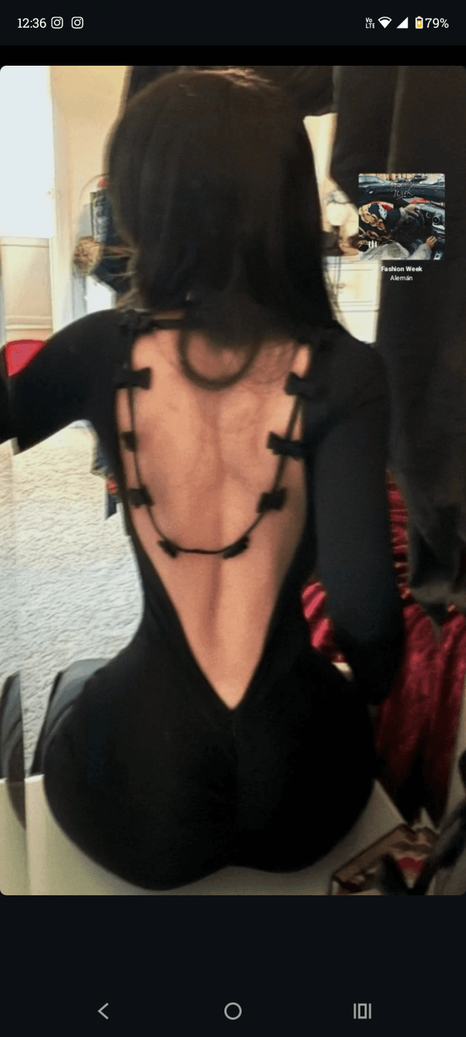 Flaquita hermosa con cuerpazo paso perfil