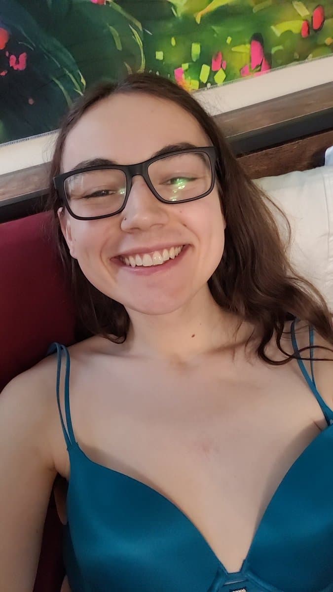 Sexy amateur tranny Sammi