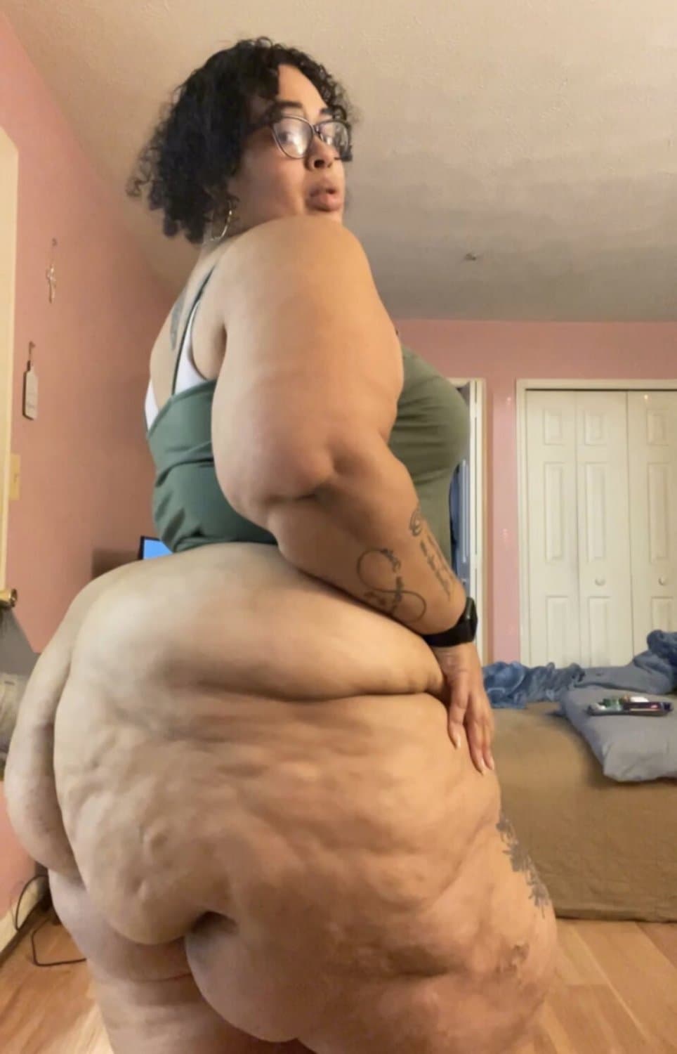 Deep ass crack goon Bbw