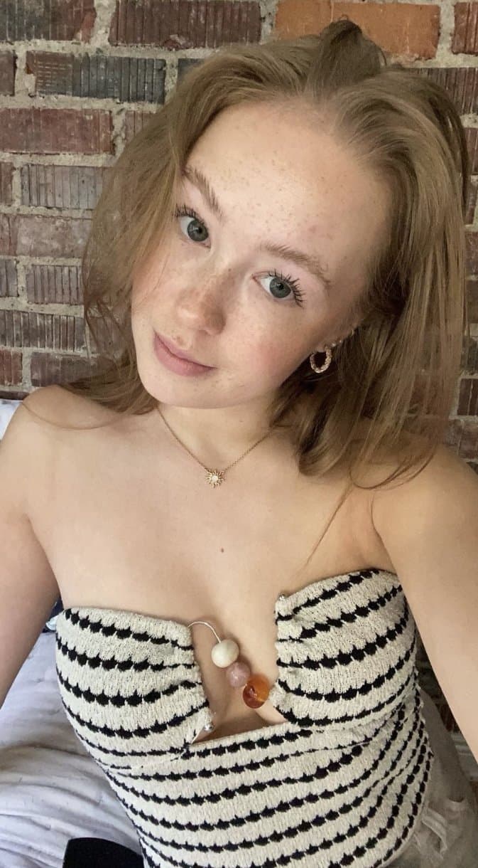 Beautiful Finnish slut Eedit needs cum on her face