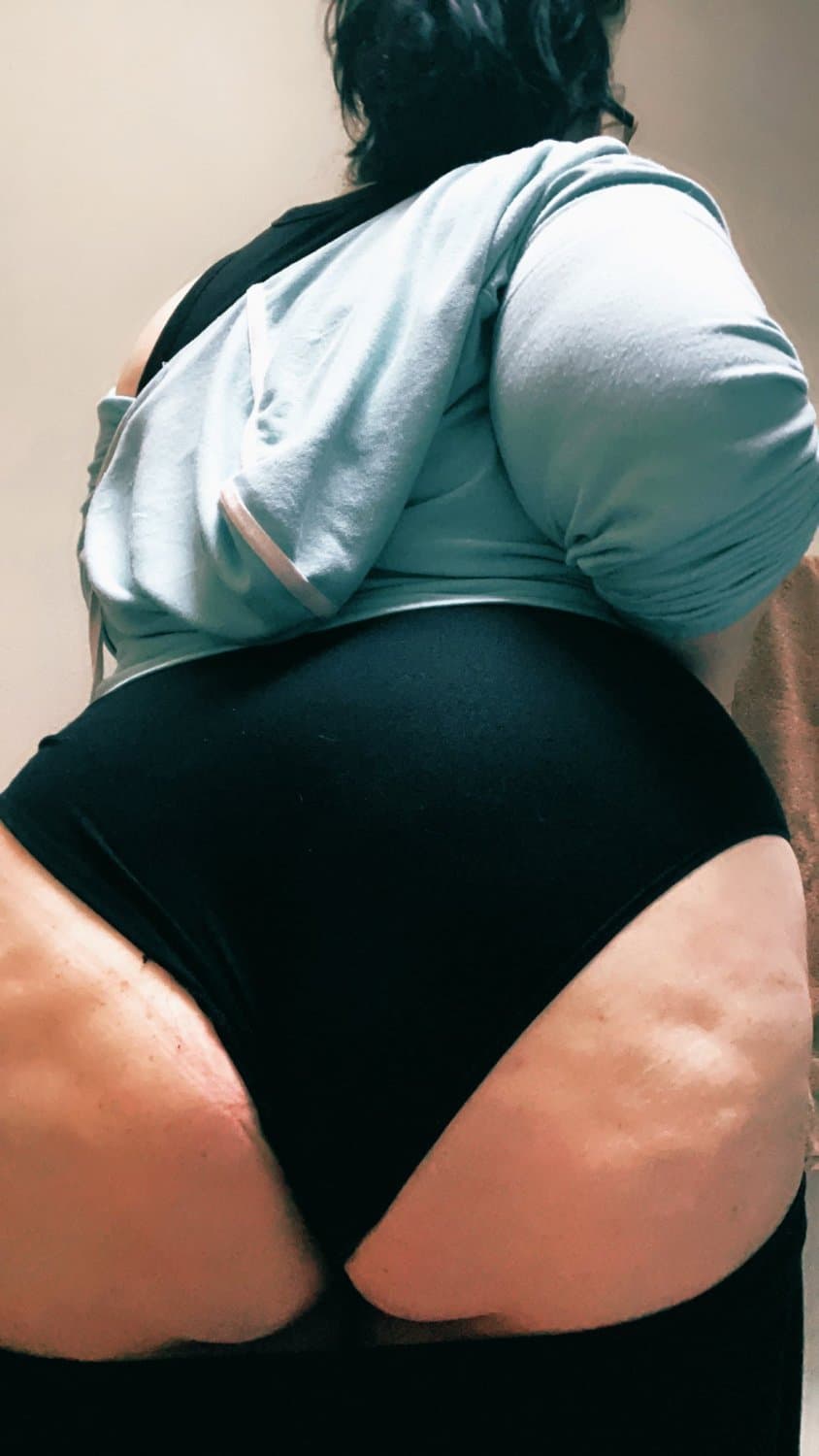 Kittenblushes on snapchat wants to be a permanent webslut. She wants to be shared and scared