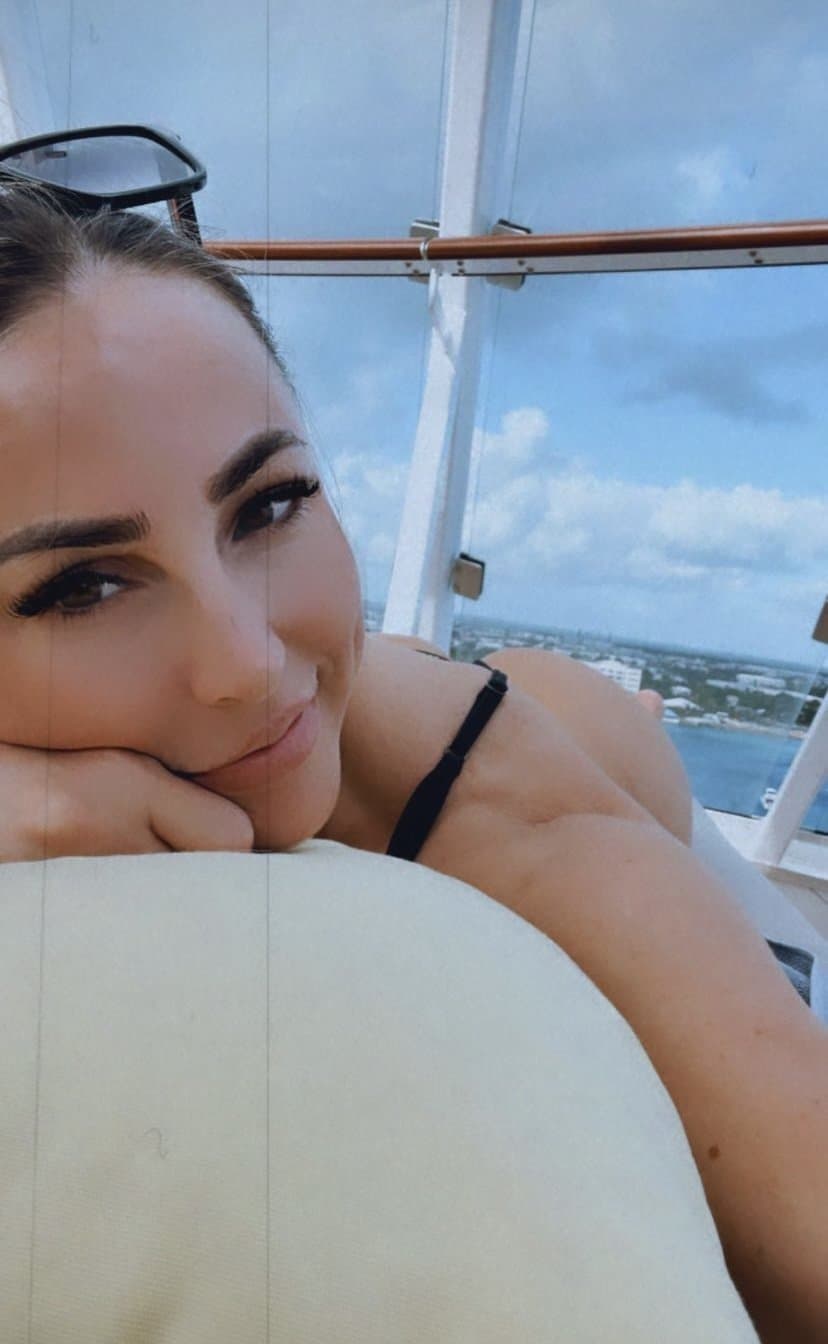 Click to view full size Texas TikTok milf Robyn fields