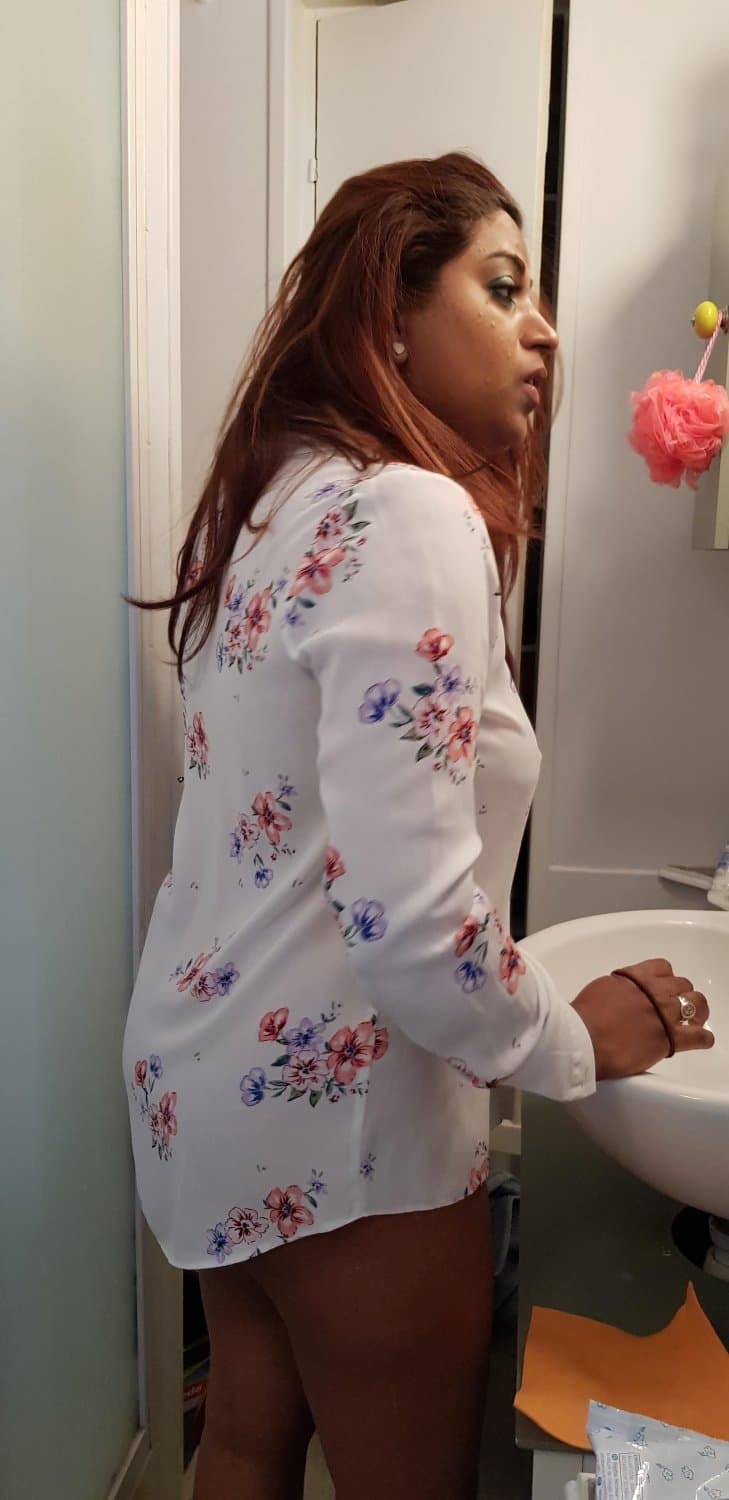 Click to view full size My hotwife in thé bathroom