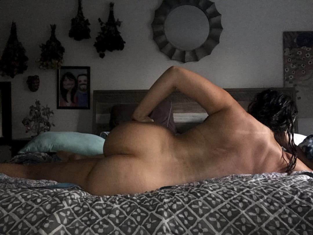 Best Friends mom Ultimate mix (Nudes,Bikini,Yoga pants, AI,Teases,lingerie,Sports bra) 100th post