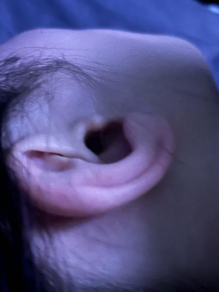 Slut with a gaping ear to be teased