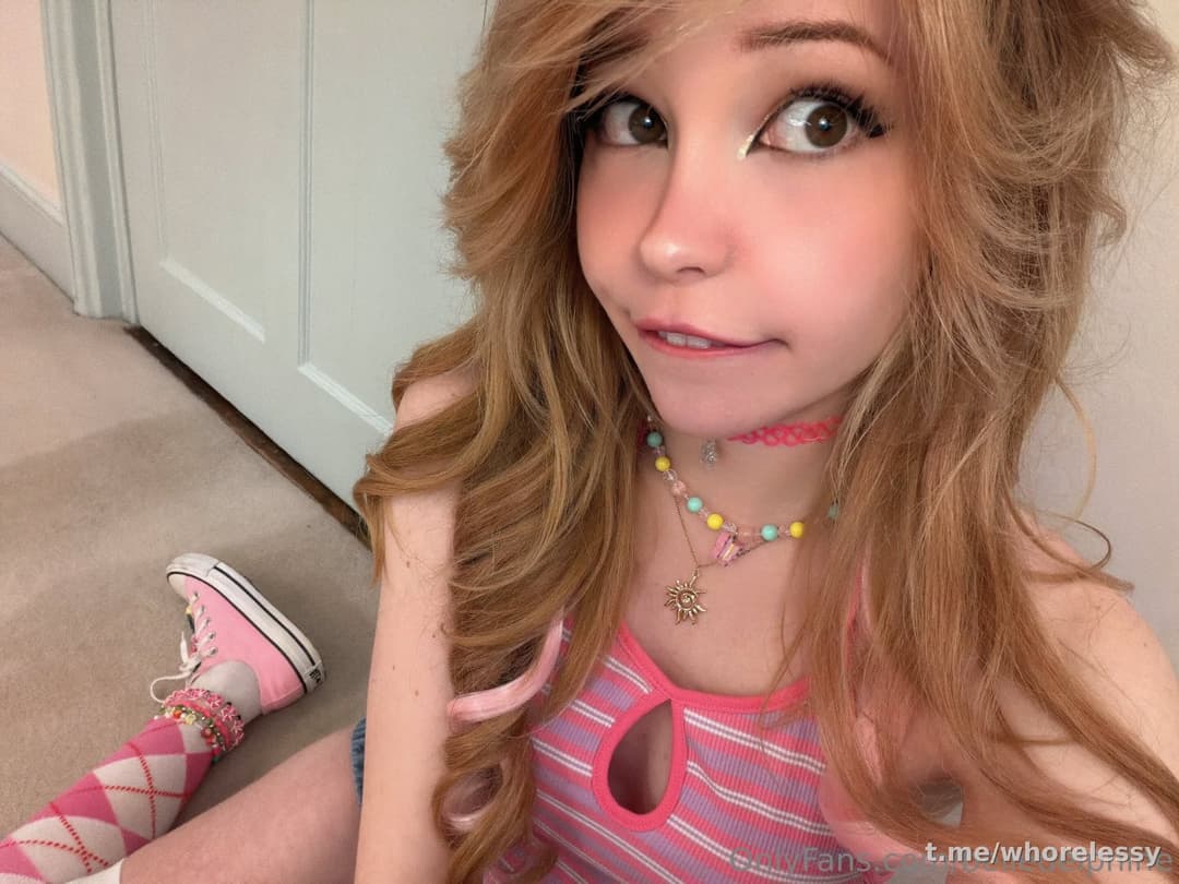 Cute egirl teases pink panties and flashes tits