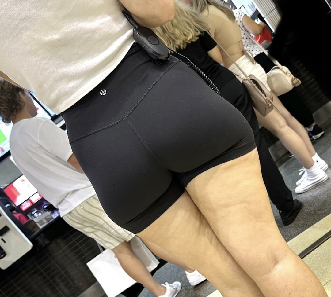 Thick round ass pawg cutie teasing her pussy and ass. Not oc