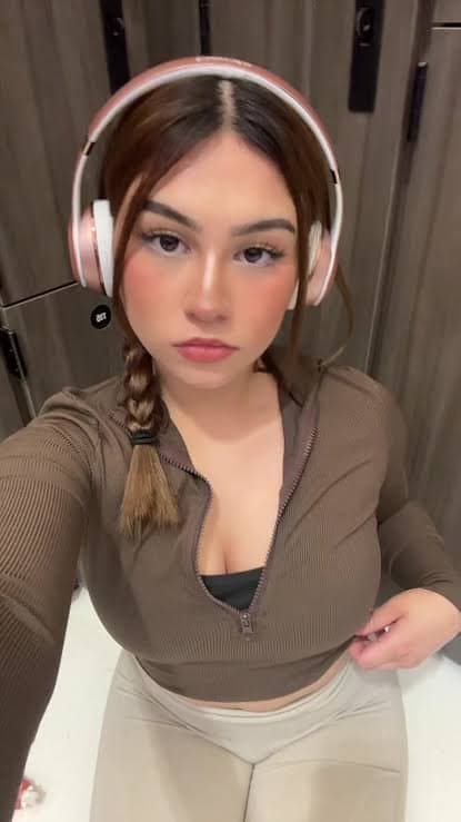 Click to view full size Thicc booty latina college babe