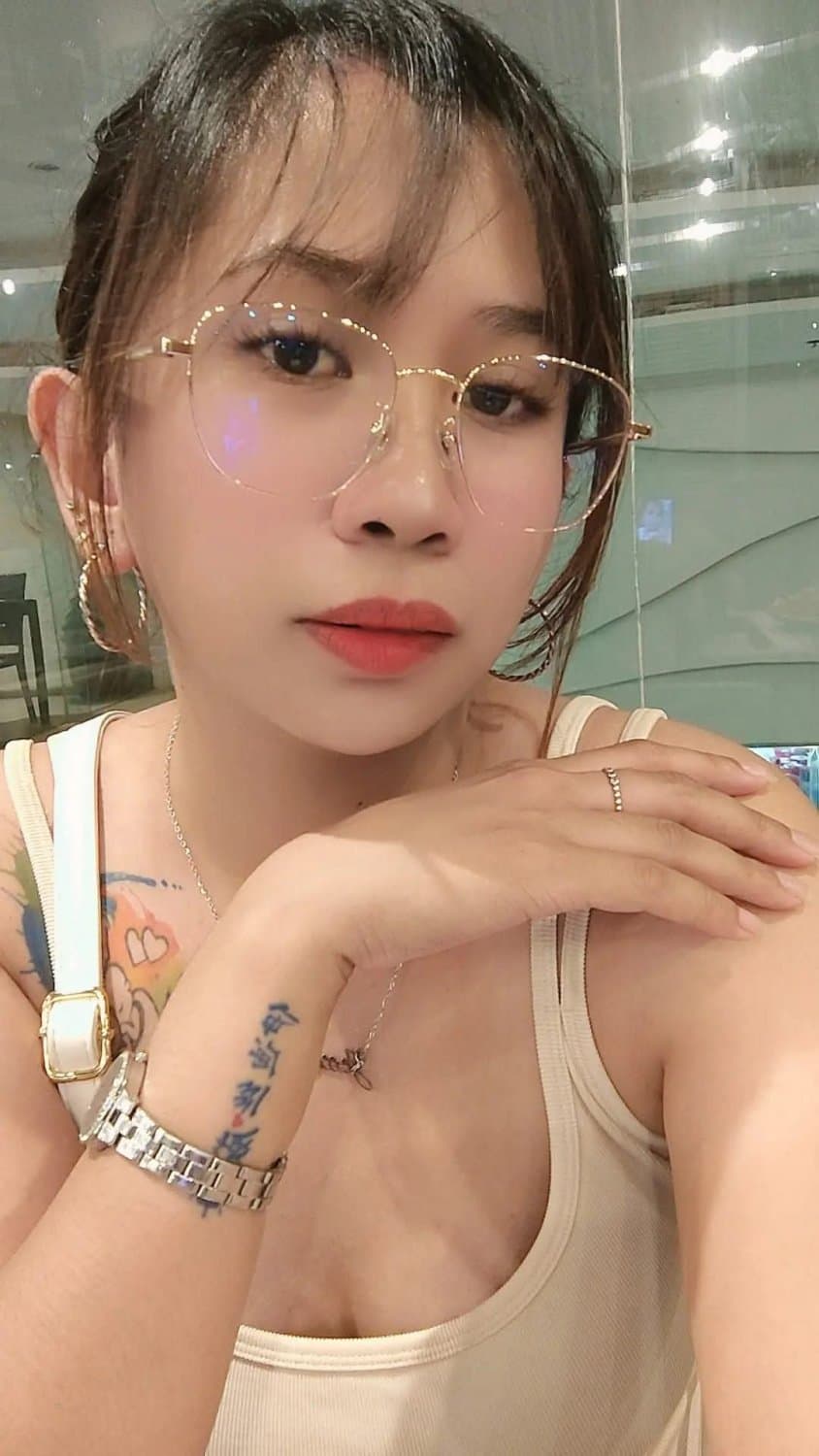 Hotmom. comment for more for mommy