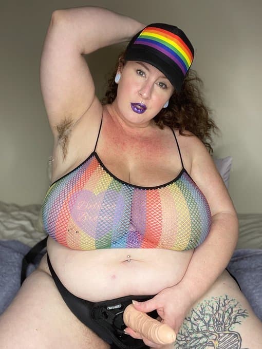 Click to view full size Hot bbw showing her sex skills 1