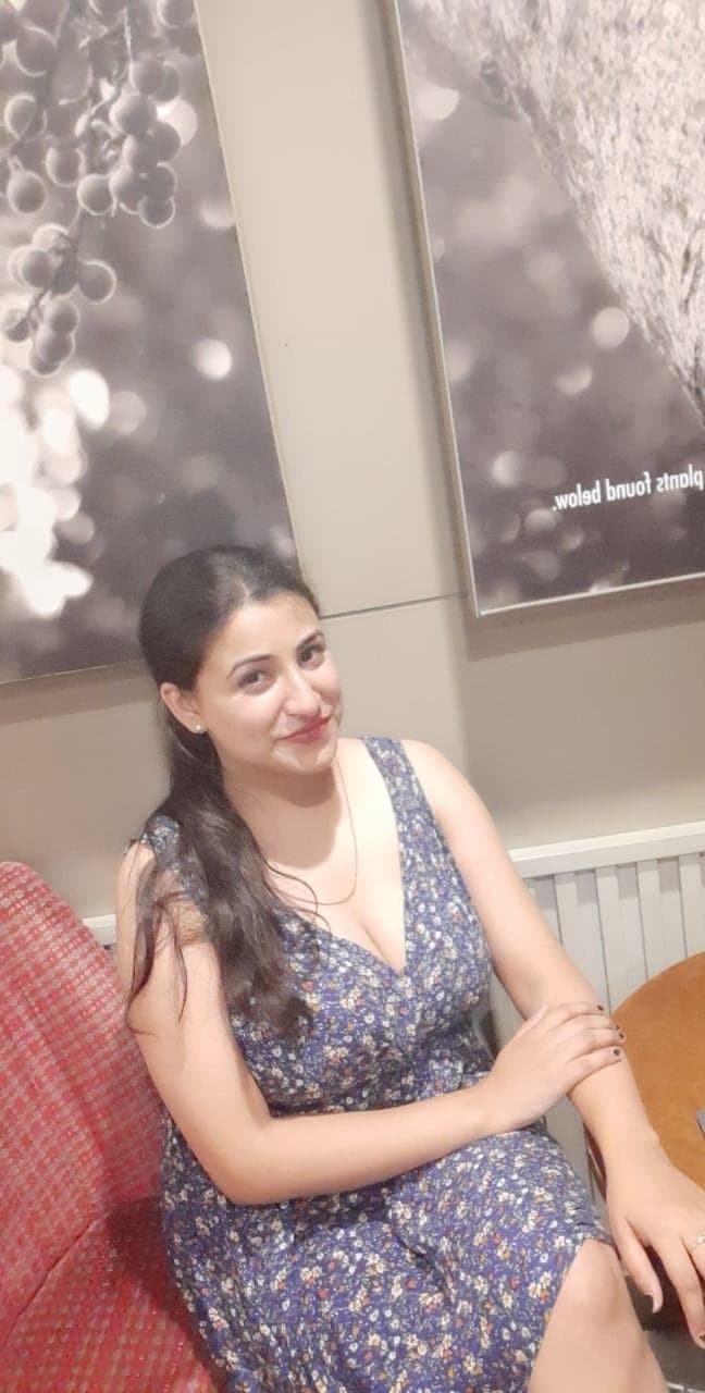 Busty Desi Girl Has Huge Melons