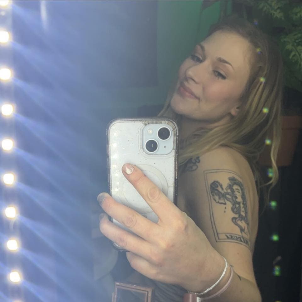 Hipster punkrock tatted Mom is a Whore sucks cock