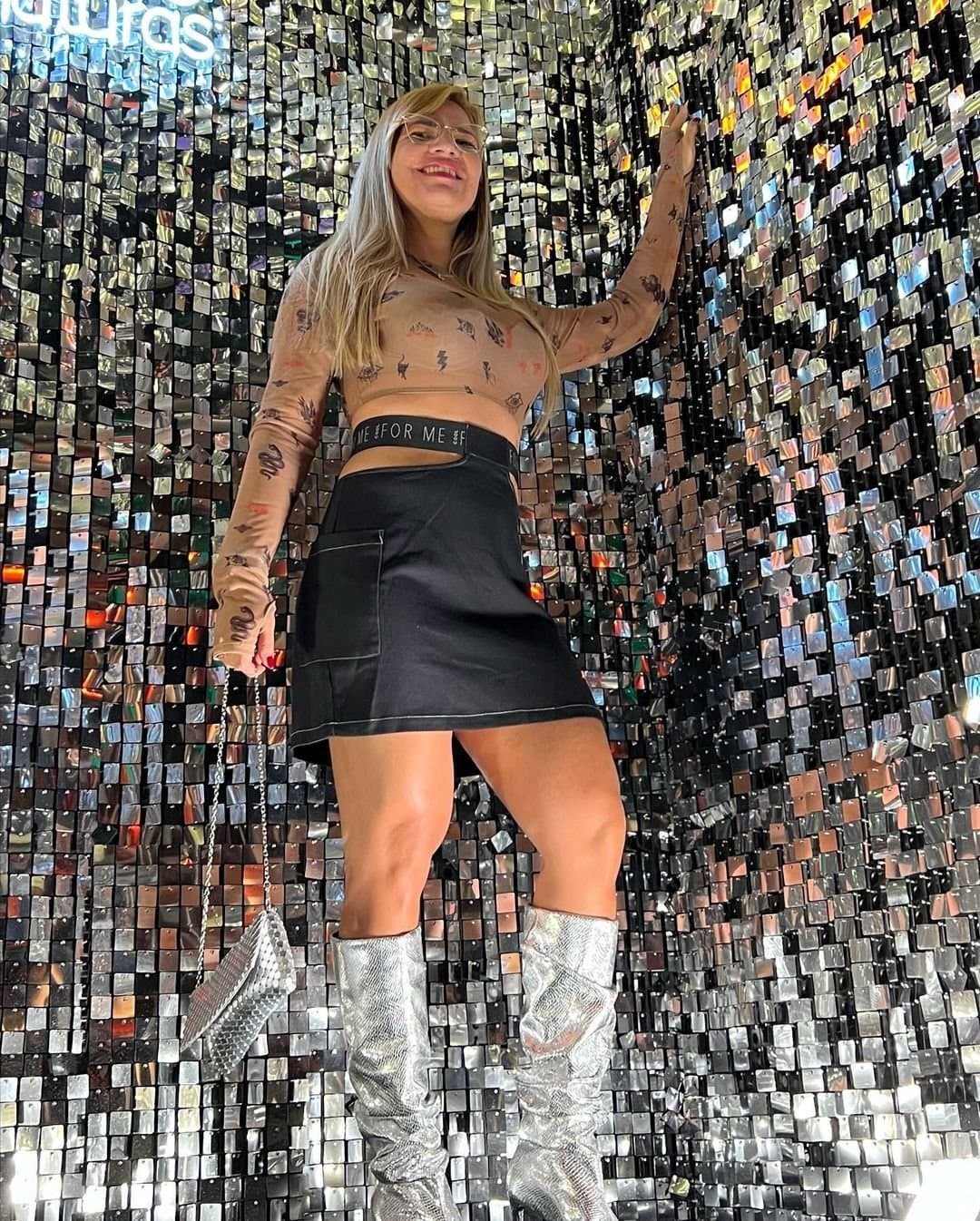 Marido da Rafinha fala que todos bate punheta para ela olha a risadinha dela que saber disso também