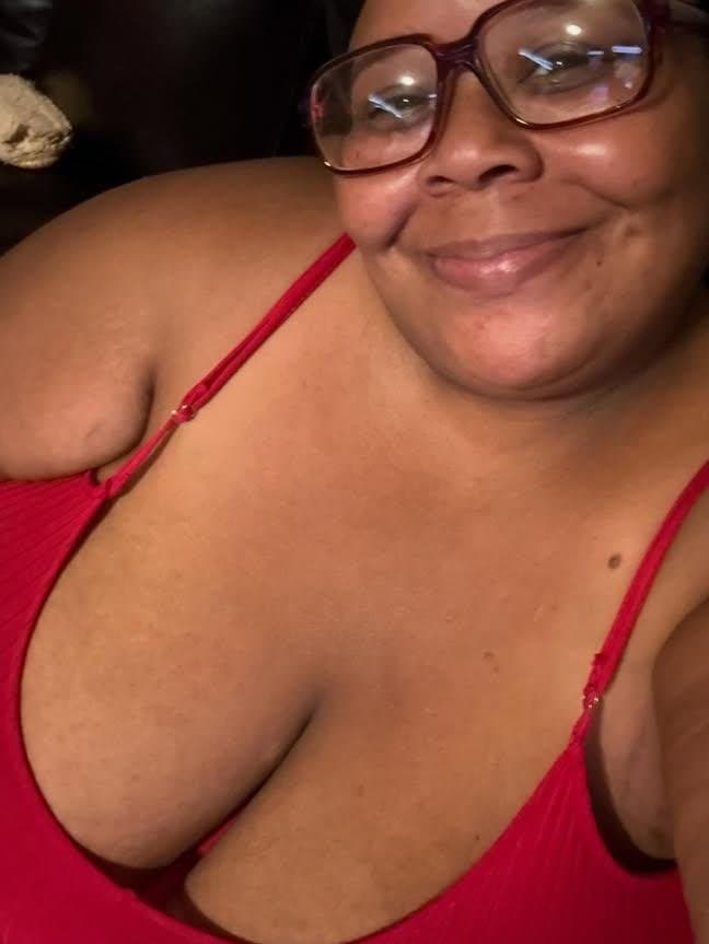 GRANNY EBONY HUGE BIG ASS SSBBW BBW GOONER MATERIAL