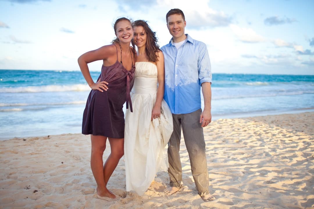Photoshoot married wife on the beach