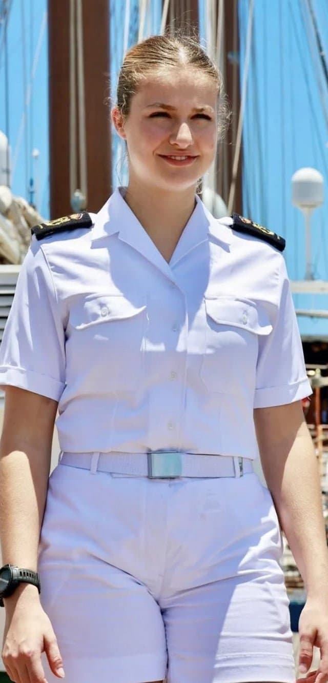 Ella le encanta que nos masturbemos con su orto ella pide pija a gritos y que le den duro