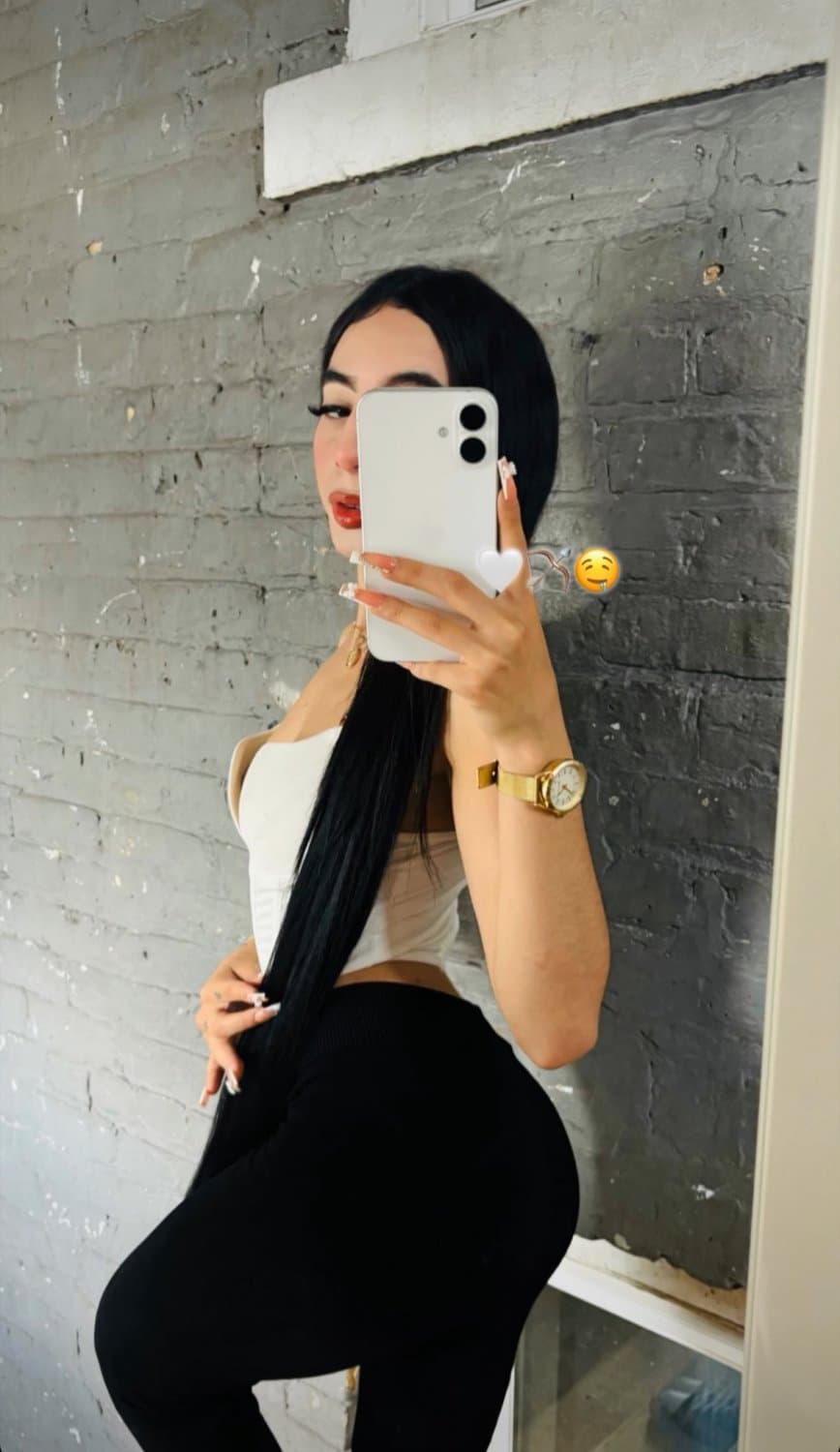 Slutting out my favorite tight Venezuelan from Chicago. You already know I didn’t pull out gang