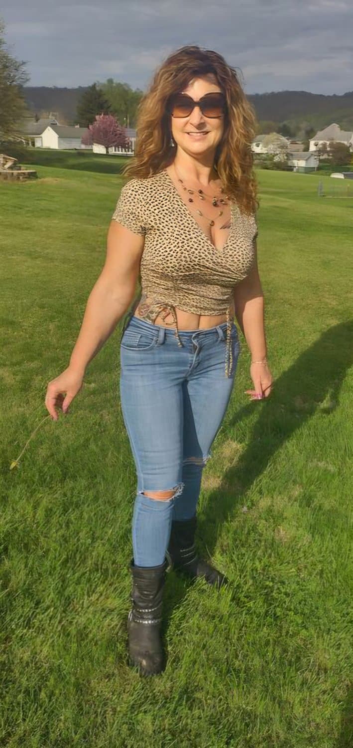 Hot Mature Busty Tattoo Wife Elizabeth