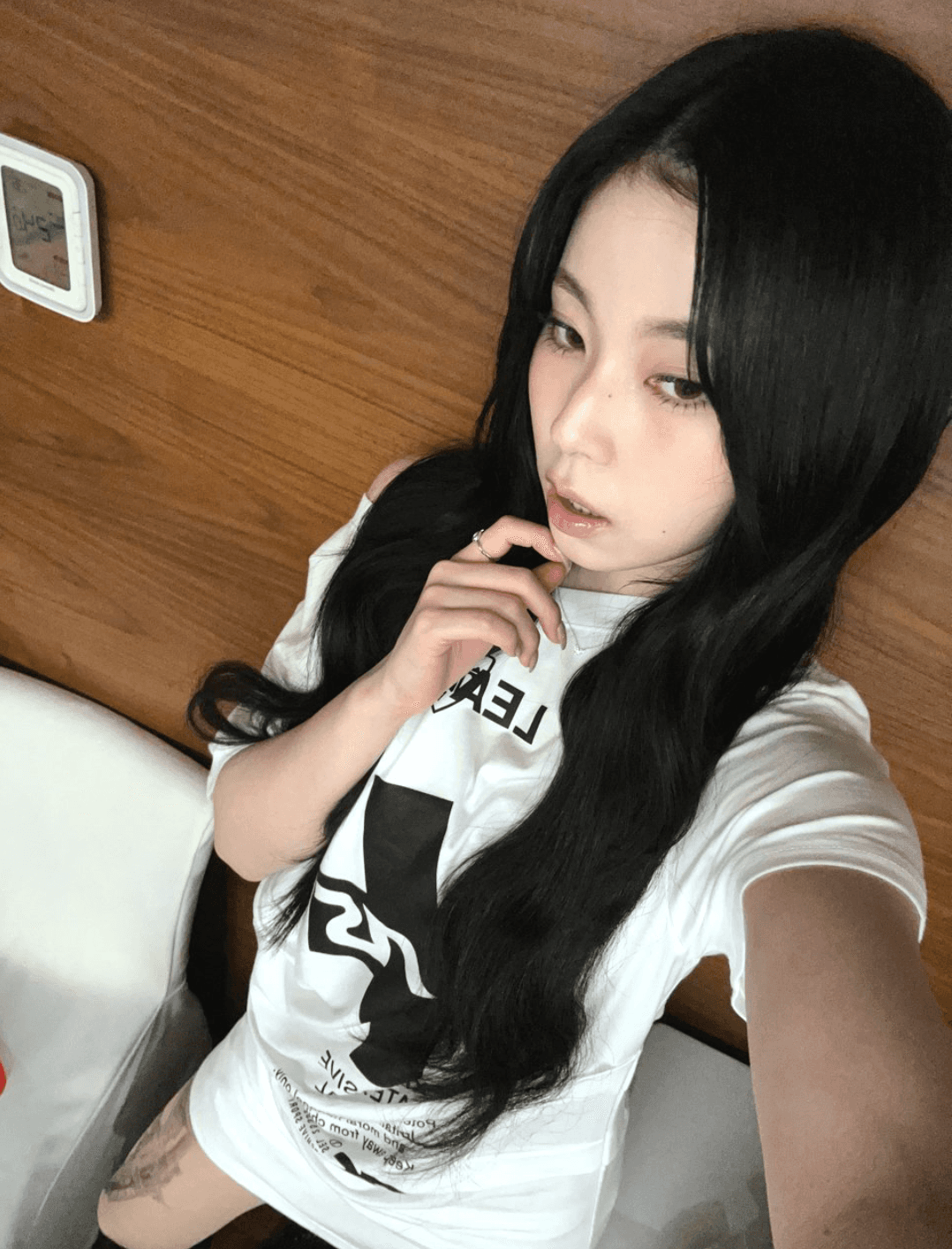 Kyujin nmixx. Come on guys! Leave your empty balls for this kitten face that screams for cum