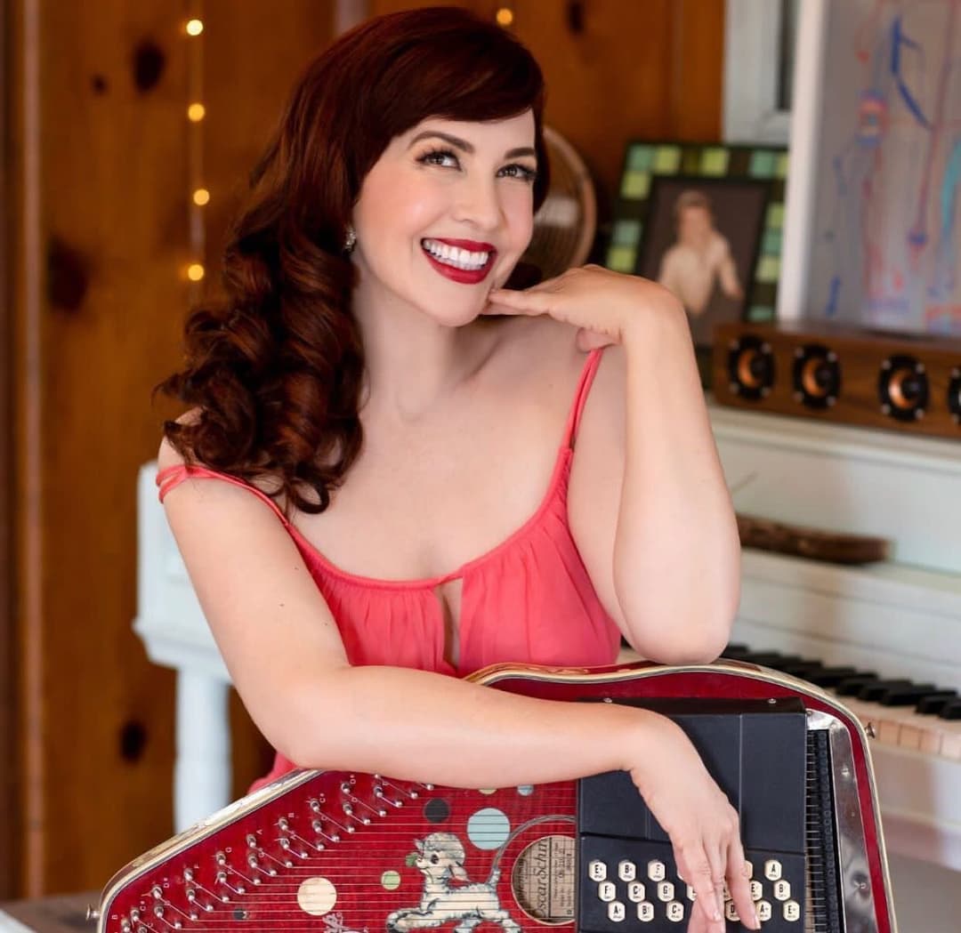 Voice Actress Spank Bank - Grey Delisle Griffin