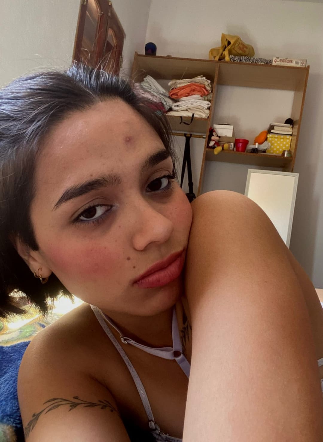 Don’t get distracted… keep your eyes locked on mine