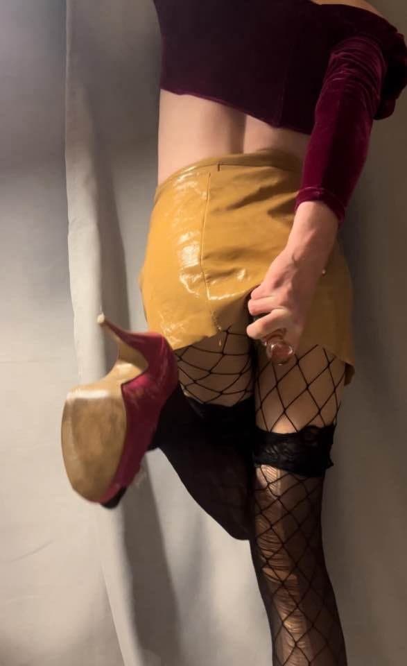 Click to view full size New scottish sissy Jess is only 22 and knows shes a sissy slut