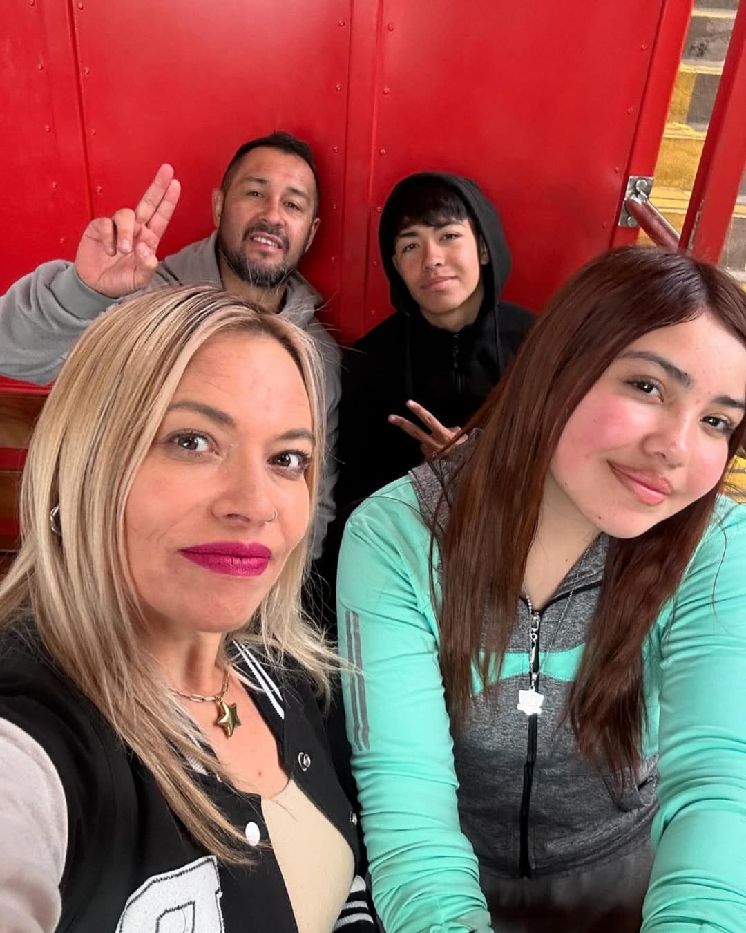 Haberme cogido a la mamá y unos años mas tarde a su hija fue excitante, las dos la chupan delicioso