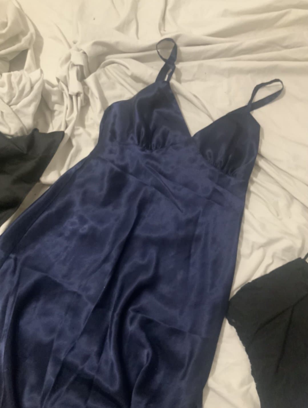 I stole mommy clothing to jerk of - J’ai volé les habits de maman pour me branler