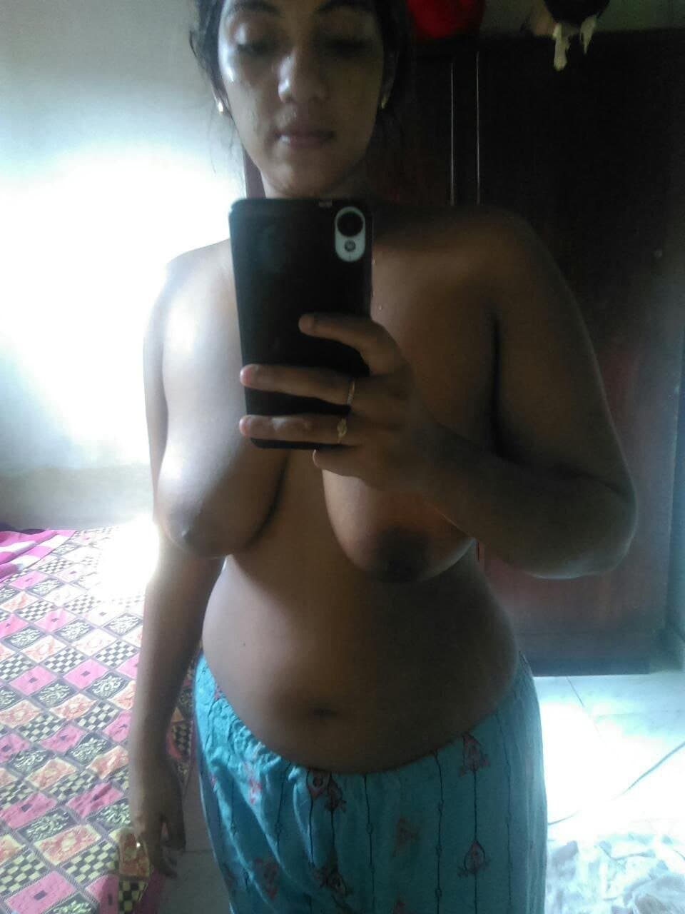 NAUGHTY BUSTY BANGLA GF ? SELFSHOT TEASING
