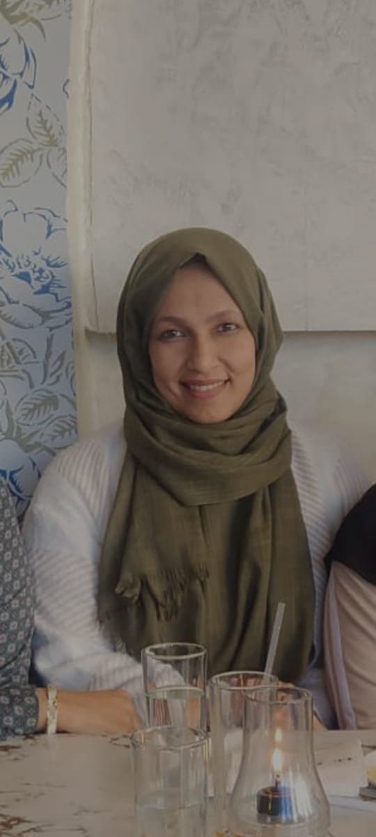 Sexy Aunt in hijab. DM to talk about her