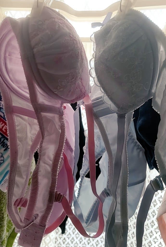 Mom hang her undies haha smell is damn..