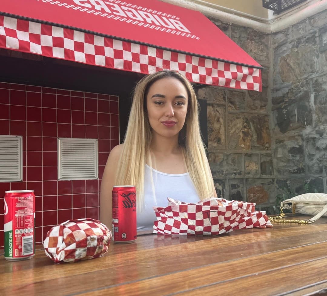 I like my burgers like I like my men… juicy