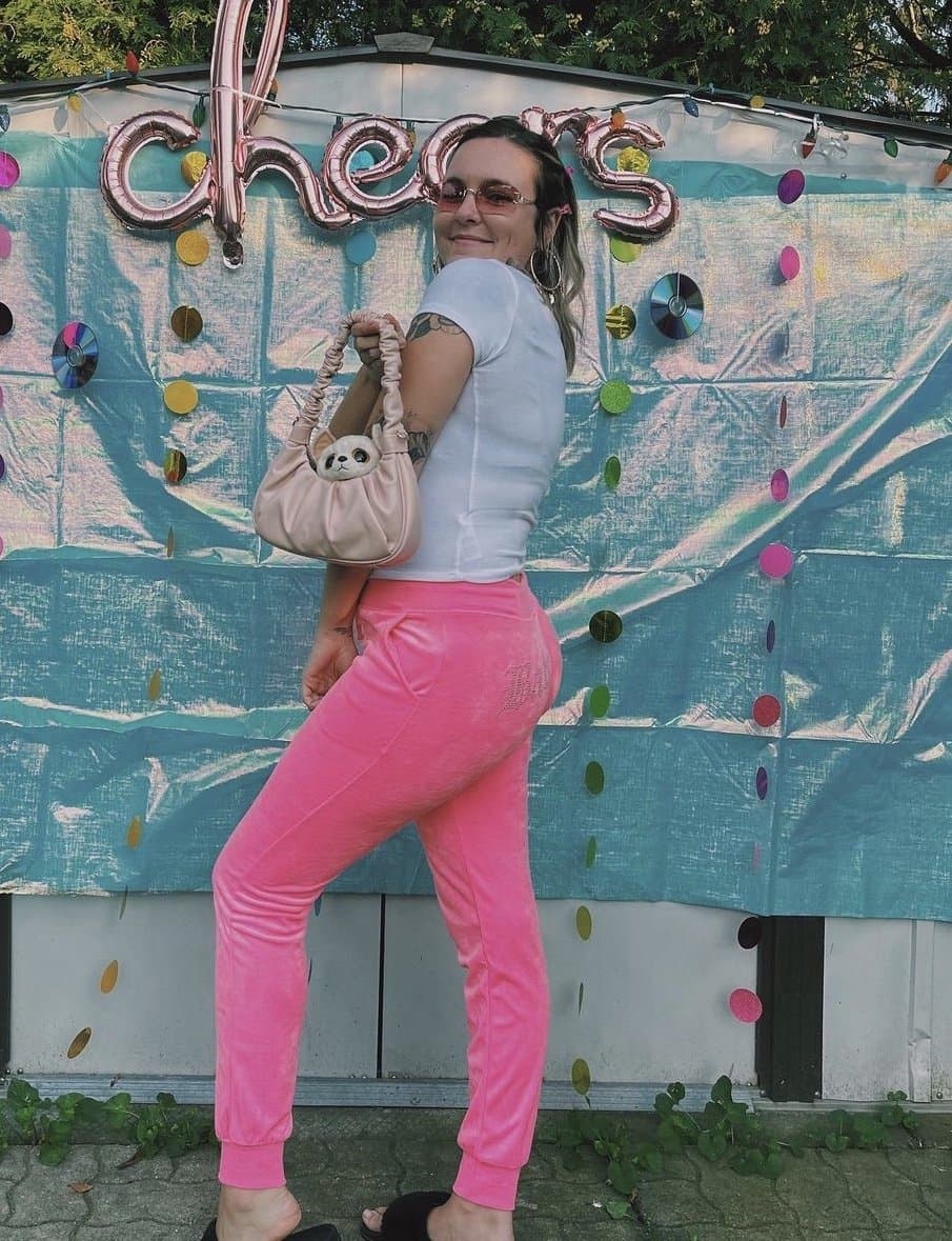 Let’s all look at my buddy’s girlfriend & jack our cocks off