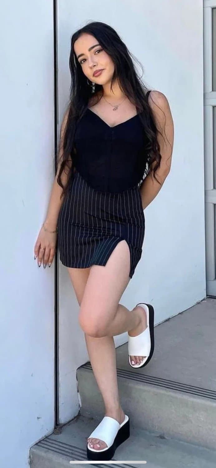 Persian slut Ailar 22yo live to make your cock hard. For Same treatment my Kik in post and  comments