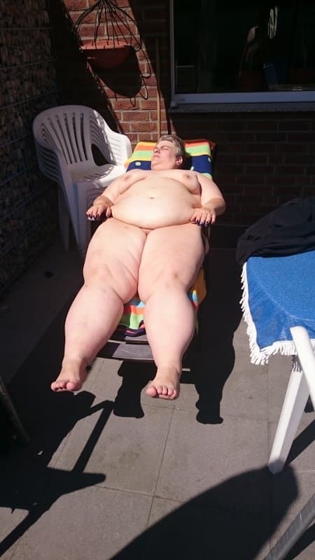 Fat german SSBBW nude in garden
