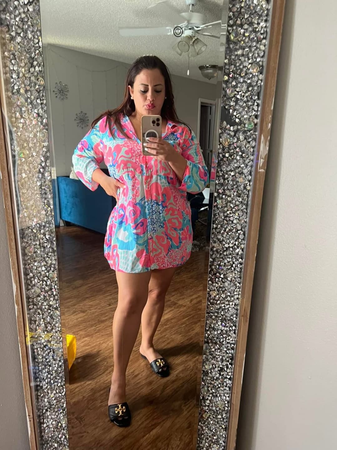 Sexy Latina milf with cute feet toes and big tits