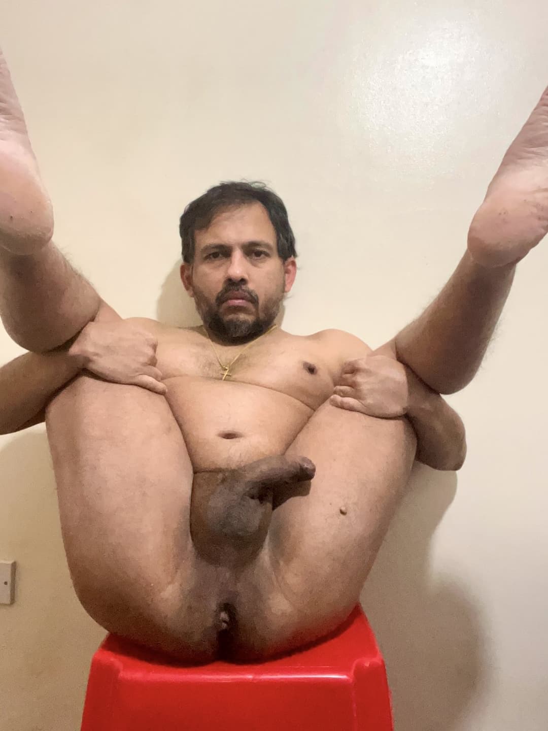 desi guy legsup pose