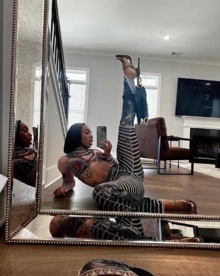 Strippers Dancers La Club 444 Credit ? or Strip Club ?