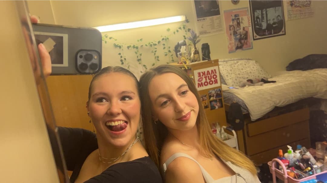 Click to view full size busty college girl Br1dg3t II